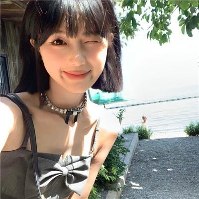 燕子与鹦鹉
